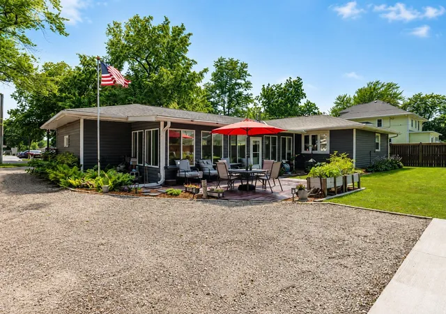 Photo 3 of Single family home for sale at 313 1st Street SE, Madelia, MN 56062 | MLS# 7122013 | Listing updated on 2026-09-29