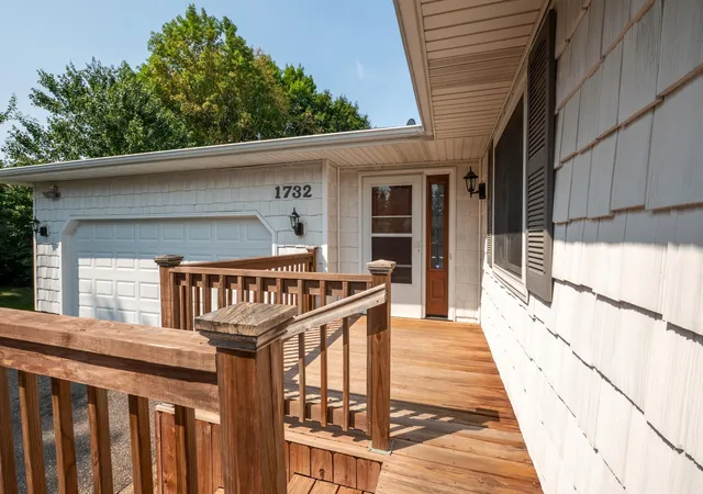Photo 3 of Single family home for sale at 1732 Evergreen Dr, Saint Paul, MN 55125 | MLS# 7122037 | Listing updated on 2026-09-14