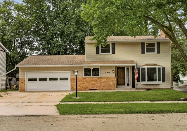 Photo 2 of Single family home for sale at 1535 8th Avenue Se, Rochester, MN 55904 | MLS# 7122038 | Listing updated on 2026-09-14