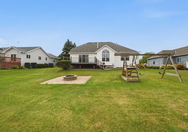Photo 3 of Single family home for sale at 109 Anglewood Dr, Kenyon, MN 55946 | MLS# 7122041 | Listing updated on 2026-09-11