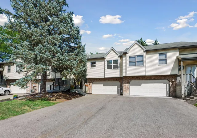 Photo 3 of Single family home for sale at 7229 Bren Ln, Eden Prairie, MN 55346 | MLS# 7122090 | Listing updated on 2026-09-21