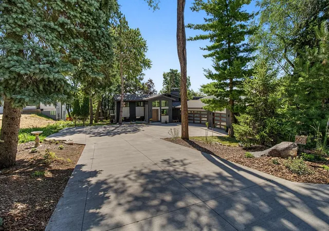 Photo 4 of Single family home for sale at 2968 W Owasso Blvd, Saint Paul, MN 55113 | MLS# 7122118 | Listing updated on 2026-09-18