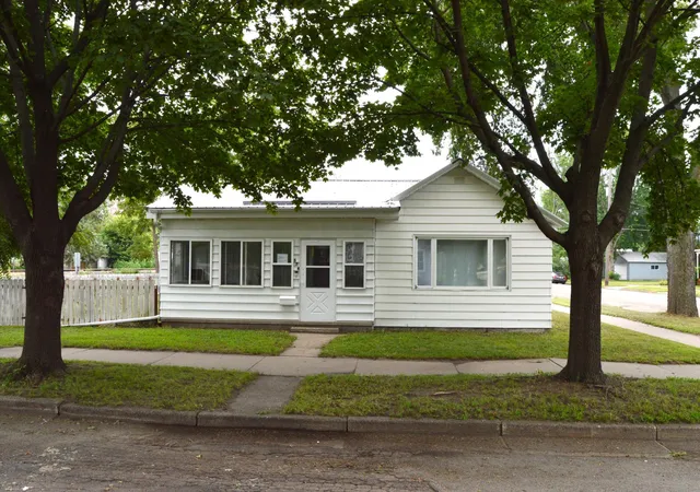 Photo 1 of Single family home for sale at 574 Wilson St, Winona, MN 55987 | MLS# 7122198 | Listing updated on 2026-10-27