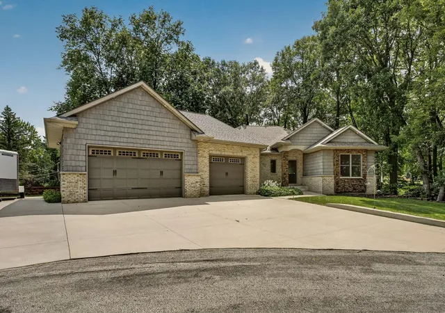 Photo 2 of Single family home for sale at 2130 Arlen Ct Sw, Rochester, MN 55902 | MLS# 7122246 | Listing updated on 2026-09-14