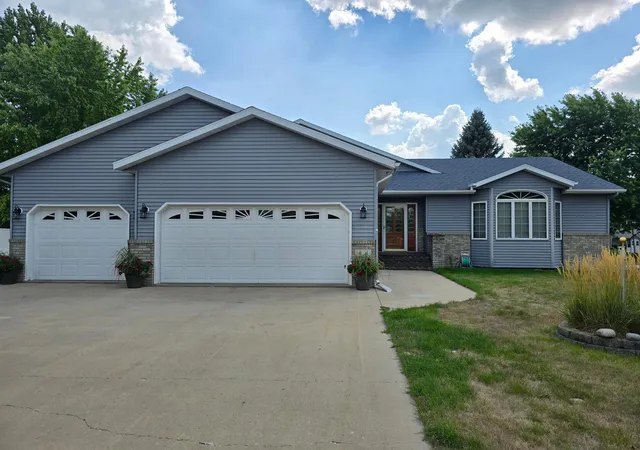 Photo 1 of Single family home for sale at 1101 5th Avenue Se, Barnesville, MN 56514 | MLS# 7122337 | Listing updated on 2026-09-14