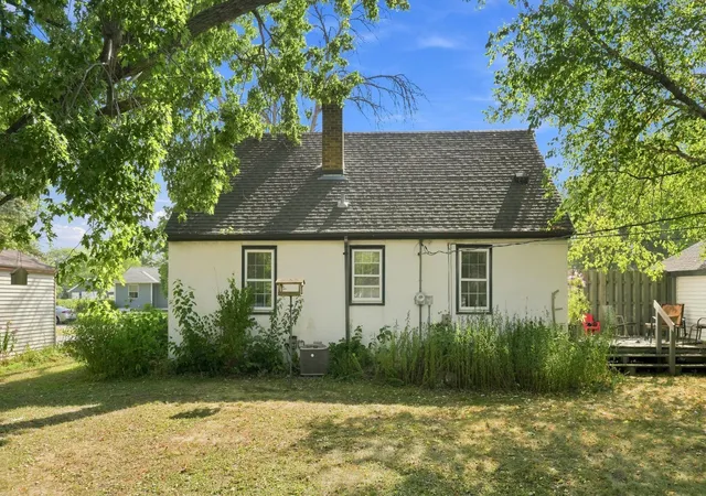 Photo 4 of Sale Pending at 1115 Marshall Ave, Saint Paul Park, MN 55071 | MLS# 7122437 | Listing updated on 2026-09-11