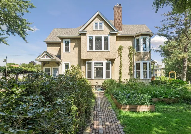 Photo 3 of Single family home for sale at 1506 Washington St Ne, Minneapolis, MN 55413 | MLS# 7122704 | Listing updated on 2026-09-30