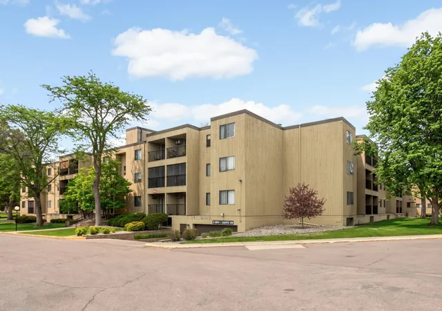 Photo 2 of Condo for sale at 4101 Parklawn Ave #316, Minneapolis, MN 55435 | MLS# 7122705 | Listing updated on 2026-09-11