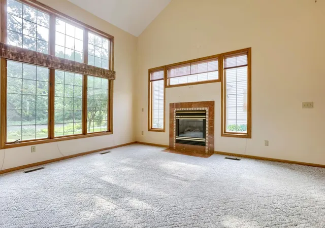 Photo 3 of Single family home for sale at 1896 Beebe Rd, Saint Paul, MN 55109 | MLS# 7122767 | Listing updated on 2026-09-14