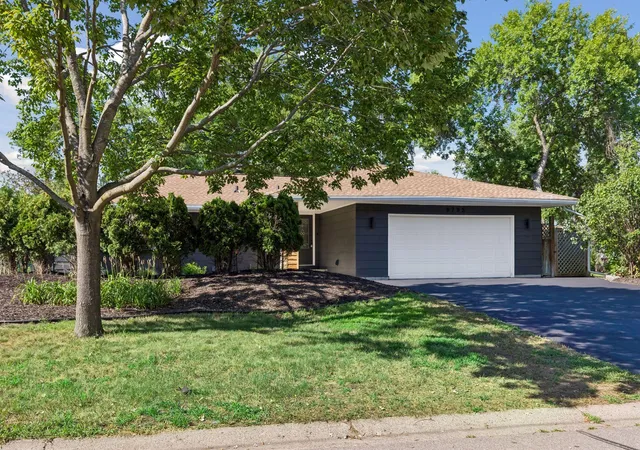 Photo 2 of Sale Pending at 9795 161st Street W, Lakeville, MN 55044 | MLS# 7122816 | Listing updated on 2026-09-12