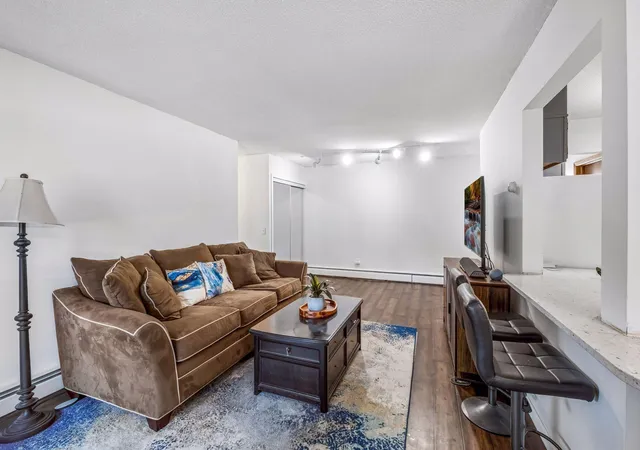 Listing Photo 4 - Condo for sale in building located at 1331 W 82nd St, Bloomington, MN 55420 - Unit #A