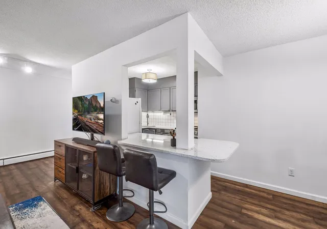 Listing Photo 5 - Condo for sale in building located at 1331 W 82nd St, Bloomington, MN 55420 - Unit #A