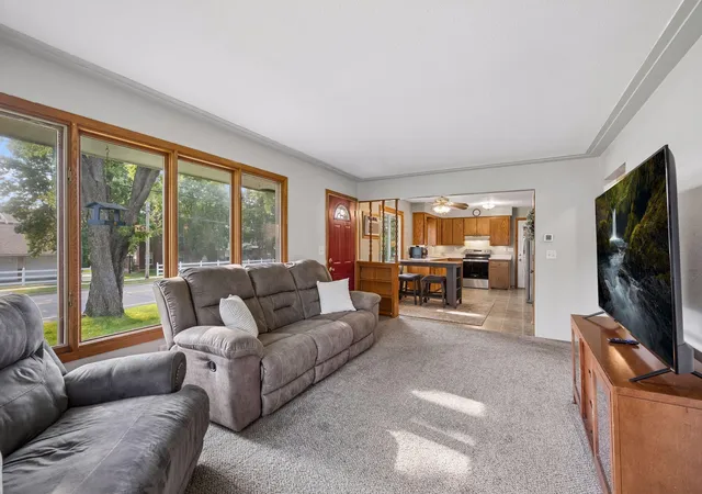 Photo 2 of Sale Pending at 1517 Oak Grv Rd Sw, Saint Cloud, MN 56301 | MLS# 7123201 | Listing updated on 2026-09-11