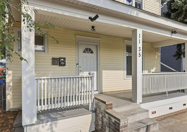 Listing Photo 4 - Condo for sale in building located at 1135 Washington St NE, Minneapolis, MN 55413