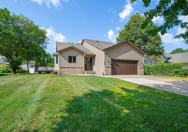 Photo 1 of Sale Pending at 1676 Castle Dr, North Mankato, MN 56003 | MLS# 7123487 | Listing updated on 2026-09-15