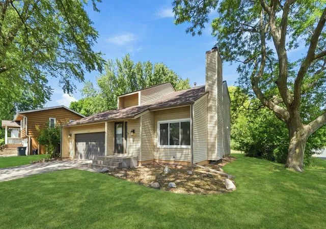 Photo 2 of Single family home for sale at 8687 Ridgewind Rd, Eden Prairie, MN 55344 | MLS# 7123645 | Listing updated on 2026-09-14