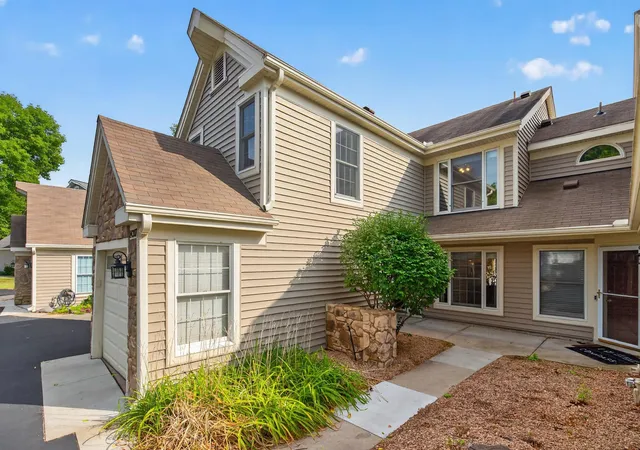 Photo 2 of Single family home for sale at 14307 Bedford Dr, Eden Prairie, MN 55346 | MLS# 7123652 | Listing updated on 2026-09-11