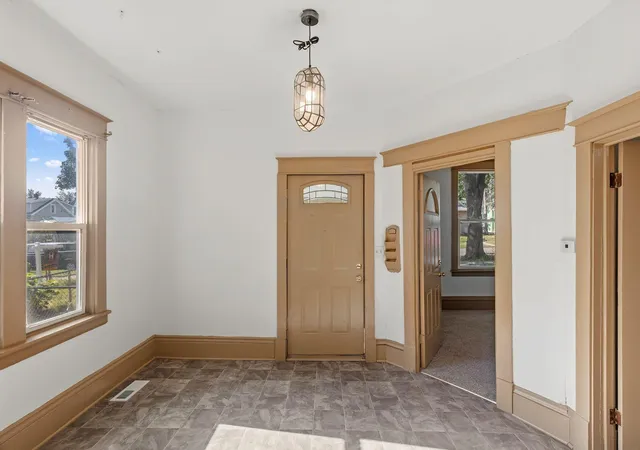 Photo 2 of Sale Pending at 1035 Magnolia Ave E, Saint Paul, MN 55106 | MLS# 7123656 | Listing updated on 2026-10-05