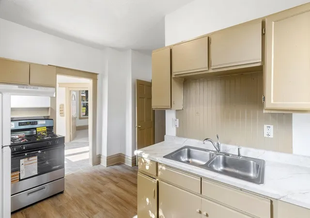 Photo 3 of Sale Pending at 1035 Magnolia Ave E, Saint Paul, MN 55106 | MLS# 7123656 | Listing updated on 2026-10-05