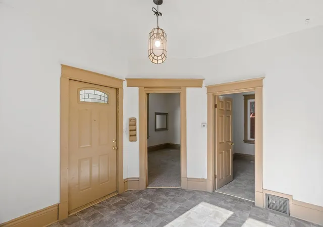 Photo 4 of Sale Pending at 1035 Magnolia Ave E, Saint Paul, MN 55106 | MLS# 7123656 | Listing updated on 2026-10-05