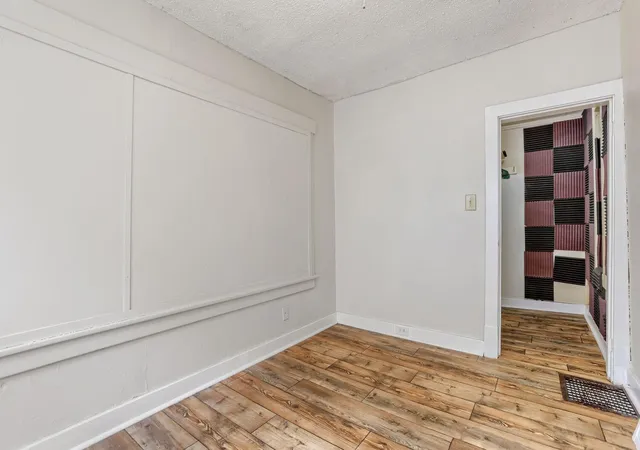 Photo 4 of Single family home for sale at 2922 Sheridan Ave N, Minneapolis, MN 55411 | MLS# 7123689 | Listing updated on 2026-09-14