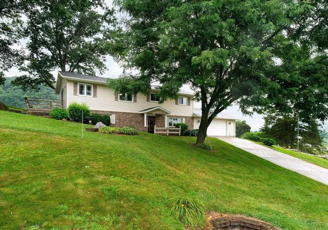 Photo 1 of Single family home for sale at 4251 Paar St, La Crescent, MN 55947 | MLS# 7123743 | Listing updated on 2026-09-11