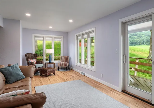 Photo 3 of Single family home for sale at 4251 Paar St, La Crescent, MN 55947 | MLS# 7123743 | Listing updated on 2026-09-11