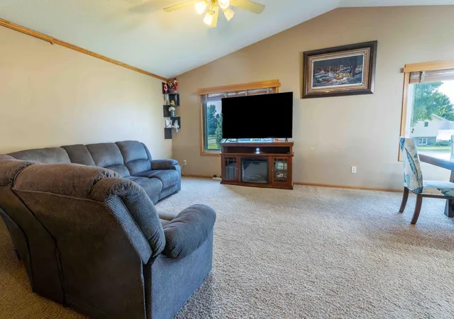 Photo 4 of Sale Pending at 112 Parkside St, Mankato, MN 56001 | MLS# 7123751 | Listing updated on 2026-09-15