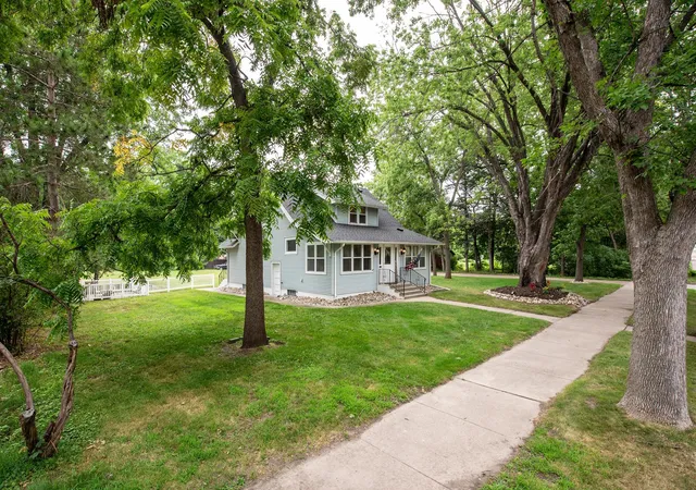 Photo 3 of Single family home for sale at 305 8th Avenue E, Alexandria, MN 56308 | MLS# 7123916 | Listing updated on 2026-09-30