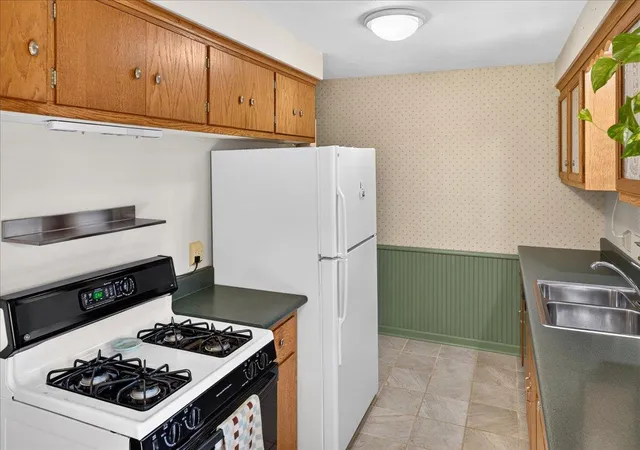Photo 4 of Single family home for sale at 10707 Chowen Cir, Minneapolis, MN 55431 | MLS# 7123984 | Listing updated on 2026-09-15
