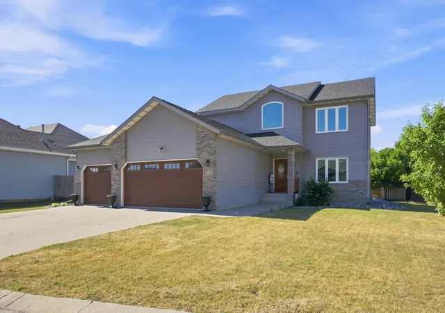Photo 2 of Single family home for sale at 3526 Park Ave S, Fargo, ND 58103 | MLS# 7124055 | Listing updated on 2026-09-11