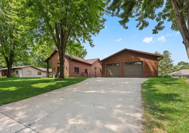 Photo 3 of Sale Pending at 1215 35th Avenue N, Saint Cloud, MN 56303 | MLS# 7124132 | Listing updated on 2026-09-11