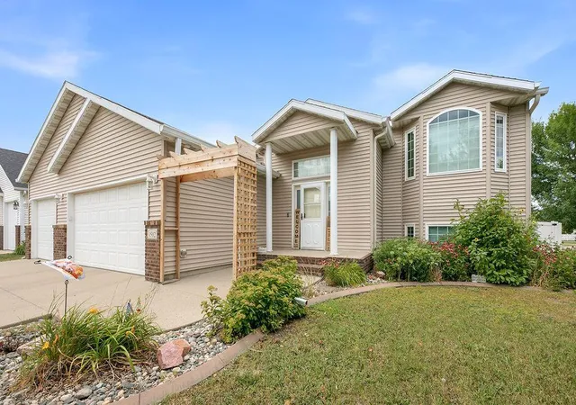 Photo 1 of Single family home for sale at 1502 Baywood Dr, West Fargo, ND 58078 | MLS# 7124228 | Listing updated on 2026-09-22
