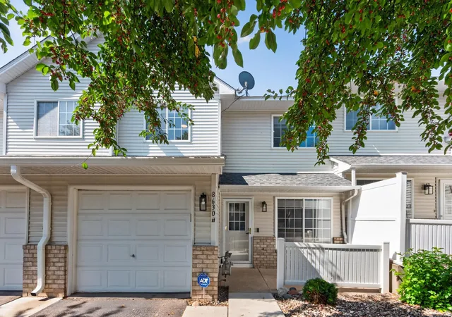 Photo 3 of Single family home for sale at 8630 Quarry Ridge Ln #H, Woodbury, MN 55125 | MLS# 7124303 | Listing updated on 2026-09-15