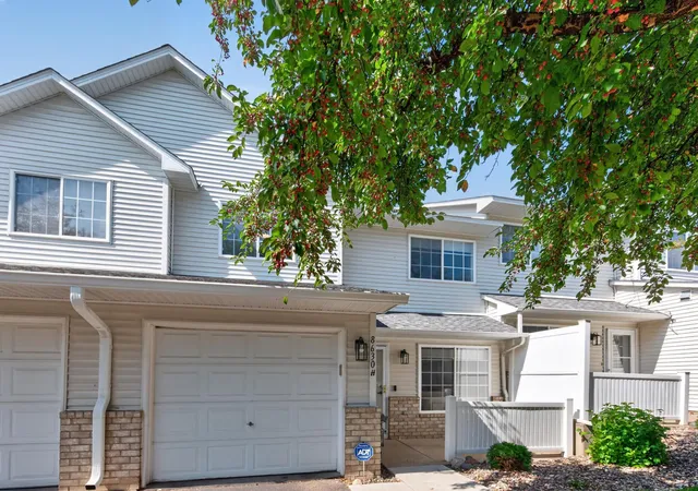 Photo 3 of Single family home for sale at 8630 Quarry Ridge Ln #H, Woodbury, MN 55125 | MLS# 7124303 | Listing updated on 2026-09-15