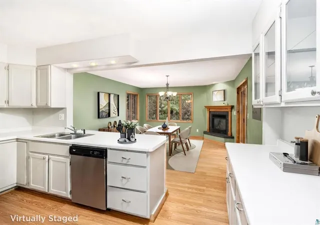 Photo 3 of Townhouse for sale at 703 Ebony Ave, Duluth, MN 55811 | MLS# 7124479 | Listing updated on 2026-09-11