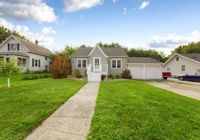 Photo 1 of Sale Pending at 718 5th Street Se, Waseca, MN 56093 | MLS# 7124571 | Listing updated on 2026-09-11