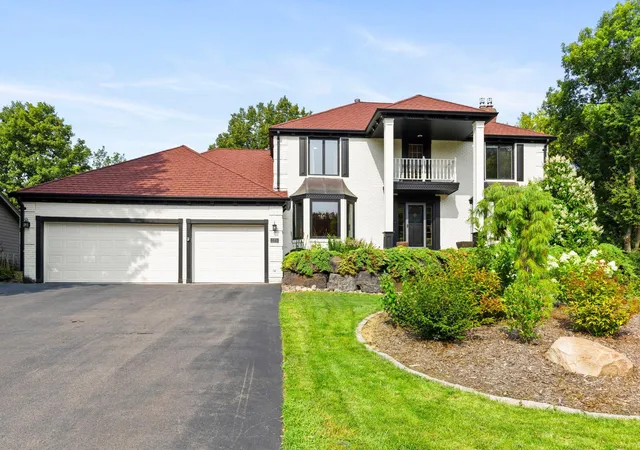 Photo 3 of Single family home for sale at 9348 Olympia Dr, Eden Prairie, MN 55347 | MLS# 7124628 | Listing updated on 2026-09-11