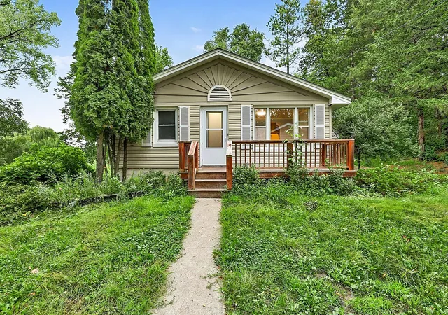 Photo 1 of Sale Pending at 309 2nd Avenue Se, New London, MN 56273 | MLS# 7124869 | Listing updated on 2026-09-11