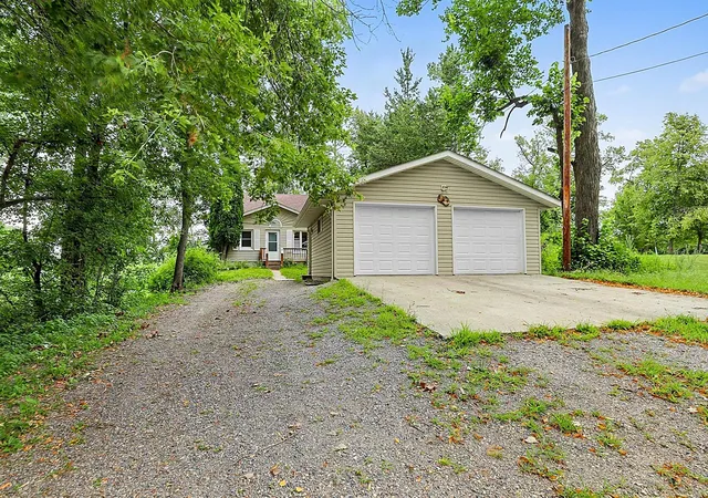 Photo 3 of Sale Pending at 309 2nd Avenue Se, New London, MN 56273 | MLS# 7124869 | Listing updated on 2026-09-11