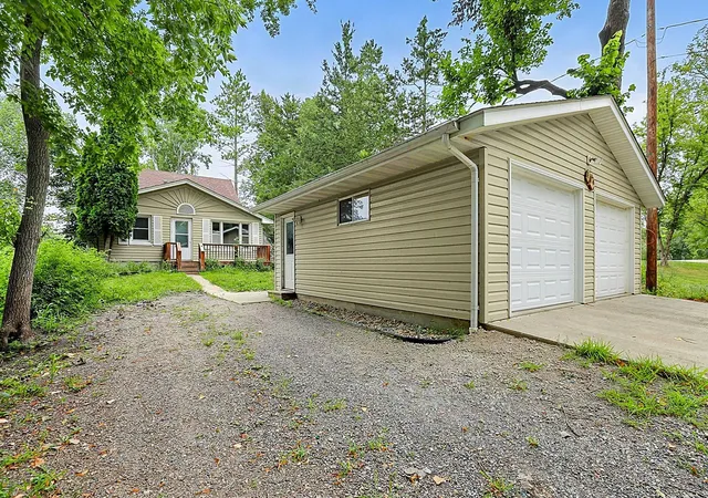 Photo 3 of Sale Pending at 309 2nd Avenue SE, New London, MN 56273 | MLS# 7124869 | Listing updated on 2026-09-11