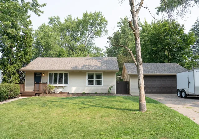 Photo 2 of Single family home for sale at 2027 Northwood Dr, Saint Paul, MN 55109 | MLS# 7125004 | Listing updated on 2026-10-05