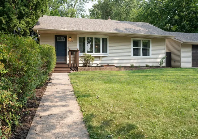 Photo 3 of Single family home for sale at 2027 Northwood Dr, Saint Paul, MN 55109 | MLS# 7125004 | Listing updated on 2026-10-05
