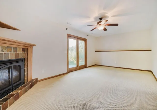 Photo 4 of Sale Pending at 4075 Valentine Crst Rd, Saint Paul, MN 55112 | MLS# 7125309 | Listing updated on 2026-09-10