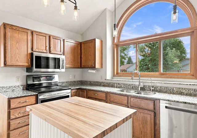 Photo 2 of Sale Pending at 7135 Upper 157th St W, Saint Paul, MN 55124 | MLS# 7125363 | Listing updated on 2026-09-11