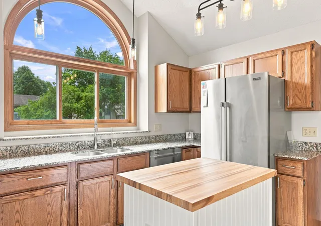 Photo 3 of Sale Pending at 7135 Upper 157th St W, Saint Paul, MN 55124 | MLS# 7125363 | Listing updated on 2026-09-11