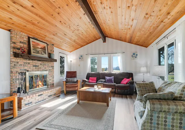 Photo 3 of Single family home for sale at 2018 Shale Ln, Saint Paul, MN 55122 | MLS# 7125371 | Listing updated on 2026-09-15