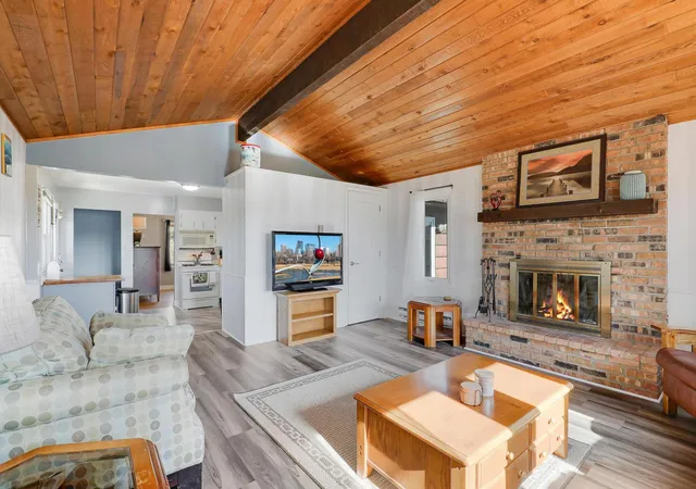 Photo 4 of Single family home for sale at 2018 Shale Ln, Saint Paul, MN 55122 | MLS# 7125371 | Listing updated on 2026-09-15