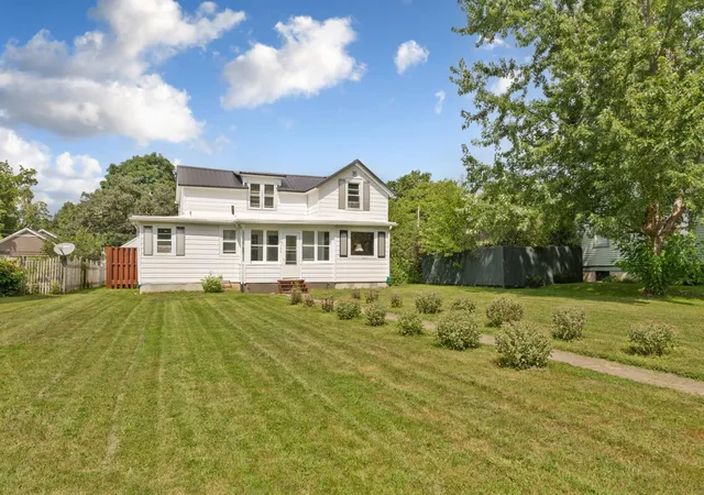 Photo 2 of Sale Pending at 122 W School St, Owatonna, MN 55060 | MLS# 7125388 | Listing updated on 2026-09-15