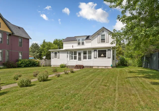 Photo 3 of Sale Pending at 122 W School St, Owatonna, MN 55060 | MLS# 7125388 | Listing updated on 2026-09-15